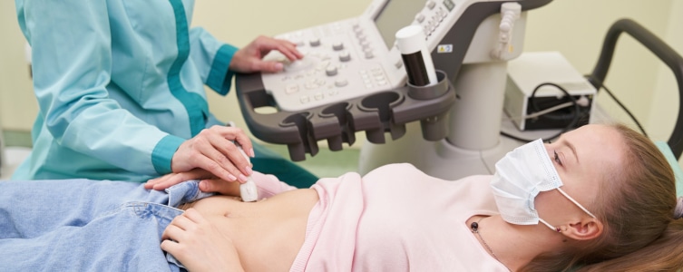 Mujer en consulta ginecológica