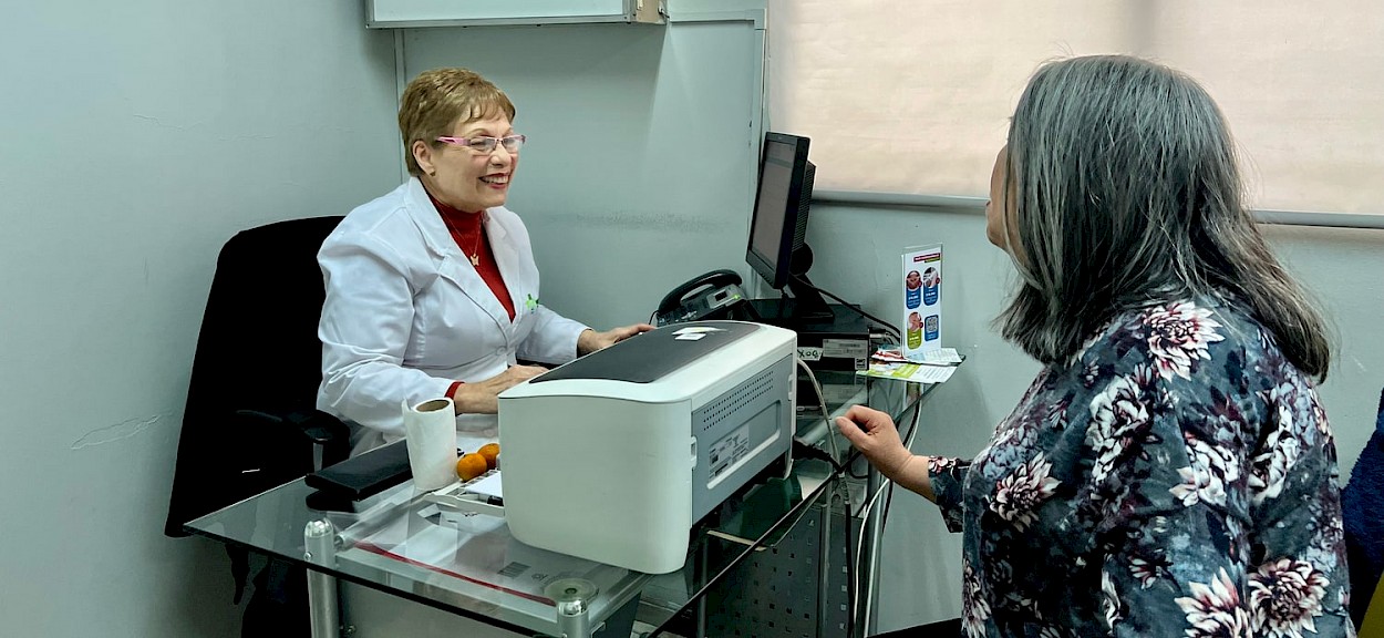 Nutricionista atendiento a paciente