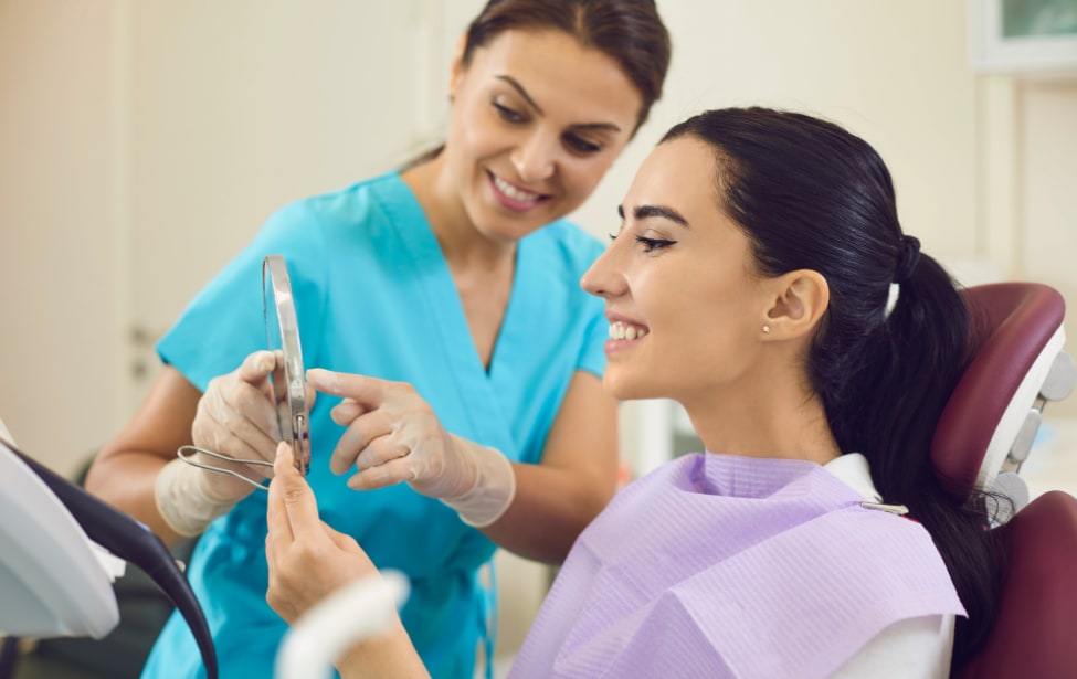 Mujer en el dentista