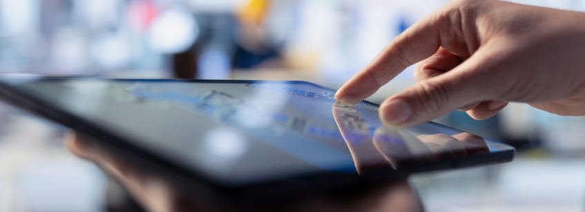 Persona usando un tablet